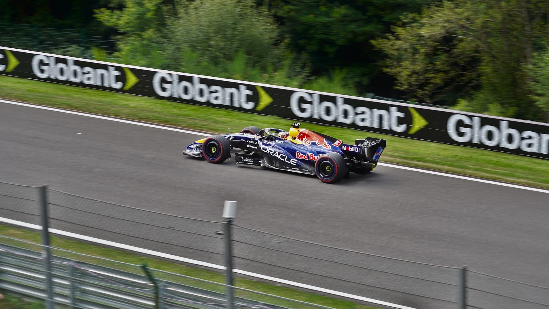 Макс Ферстаппен за рулём Red Bull Racing RB22, архивный кадр 2026-07-28. Архивное фото.