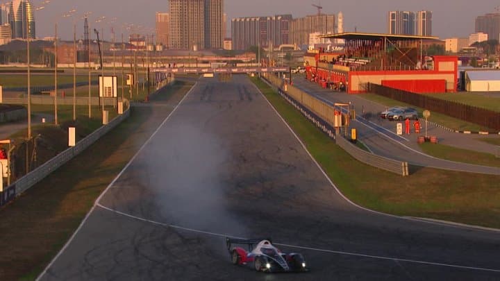 BR03 на трассе во время четырёхчасовой гонки Akhmat Race в Грозном