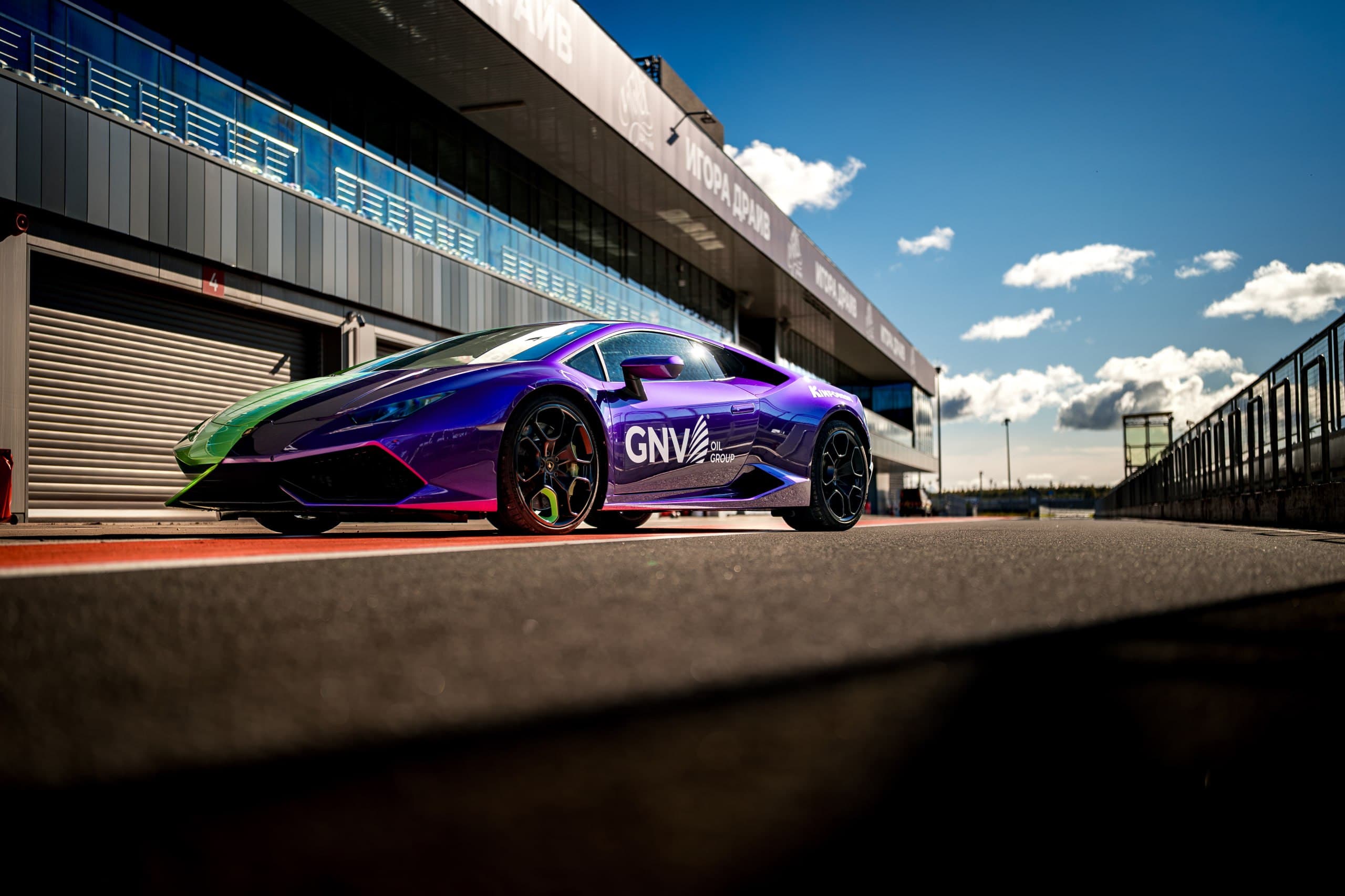 Автодром «Игора Драйв» пополнил парк Lamborghini Huracan — мастер-класс и гоночное такси на главной трассе