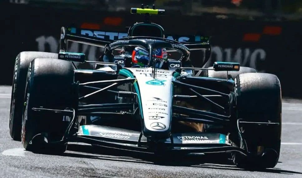 Формула 1: Жак Вильнёв ожидает очной борьбы между пилотами Mercedes на Гран При Азербайджана