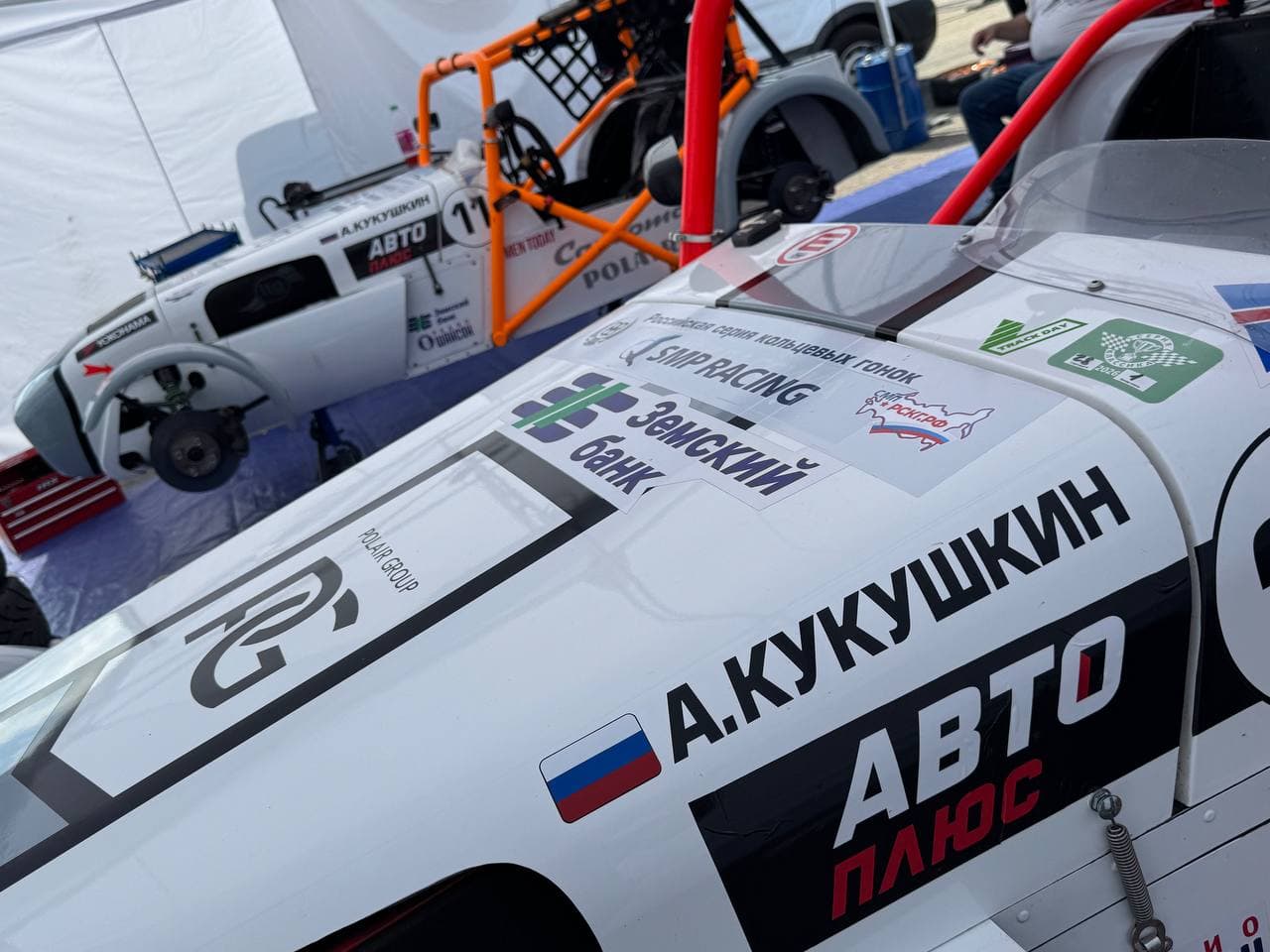 Семейный дебют в автогонках