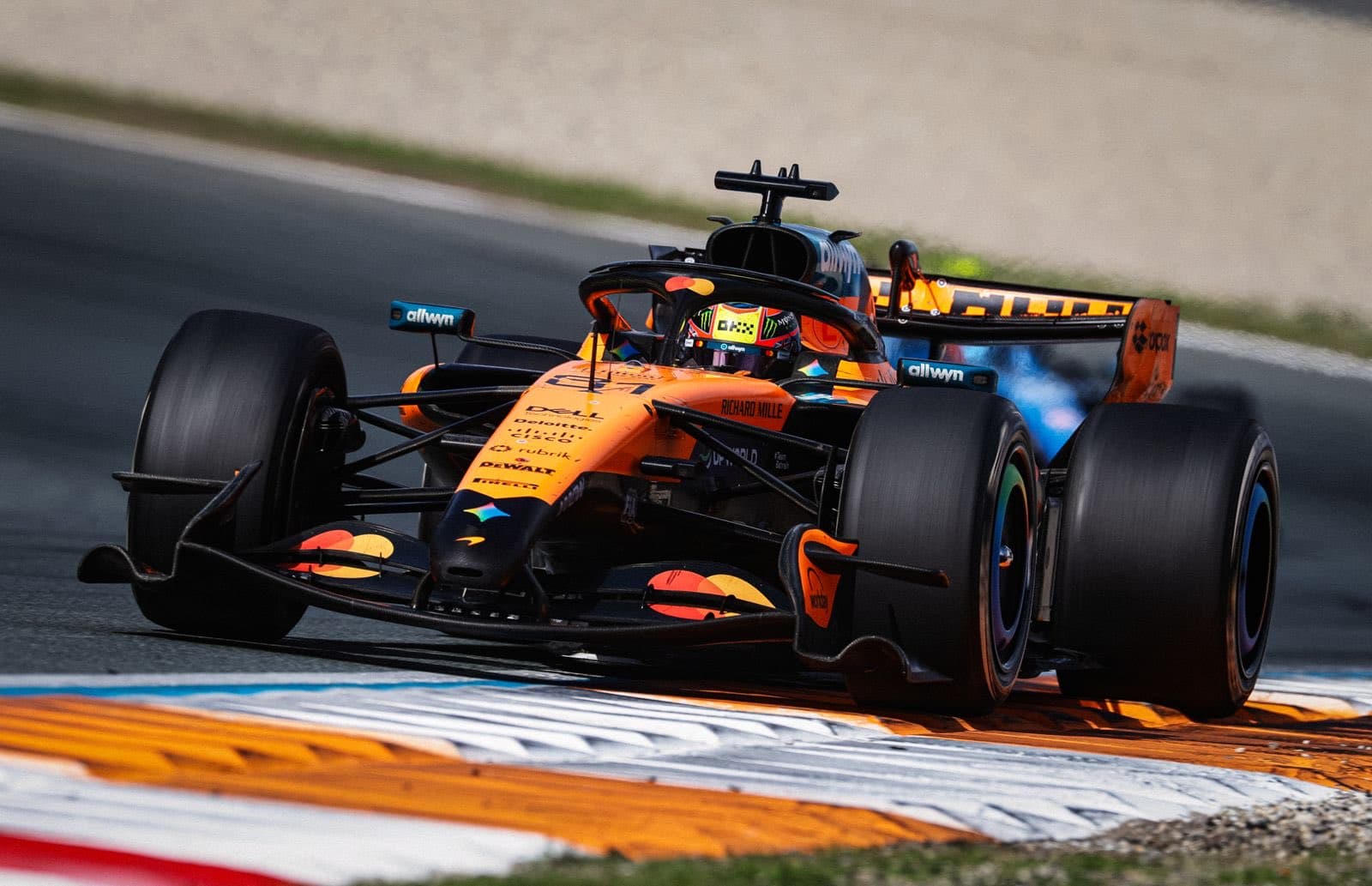 Формула 1: McLaren представит новую версию крыла-перевертыша на Гран При Италии