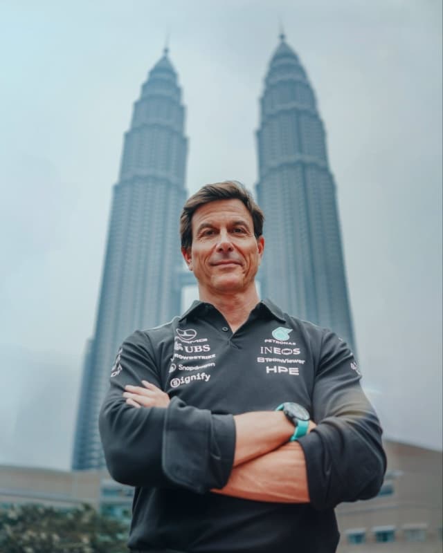 Формула-1, Mercedes: Тото Вольфф заявил о полном равенстве К