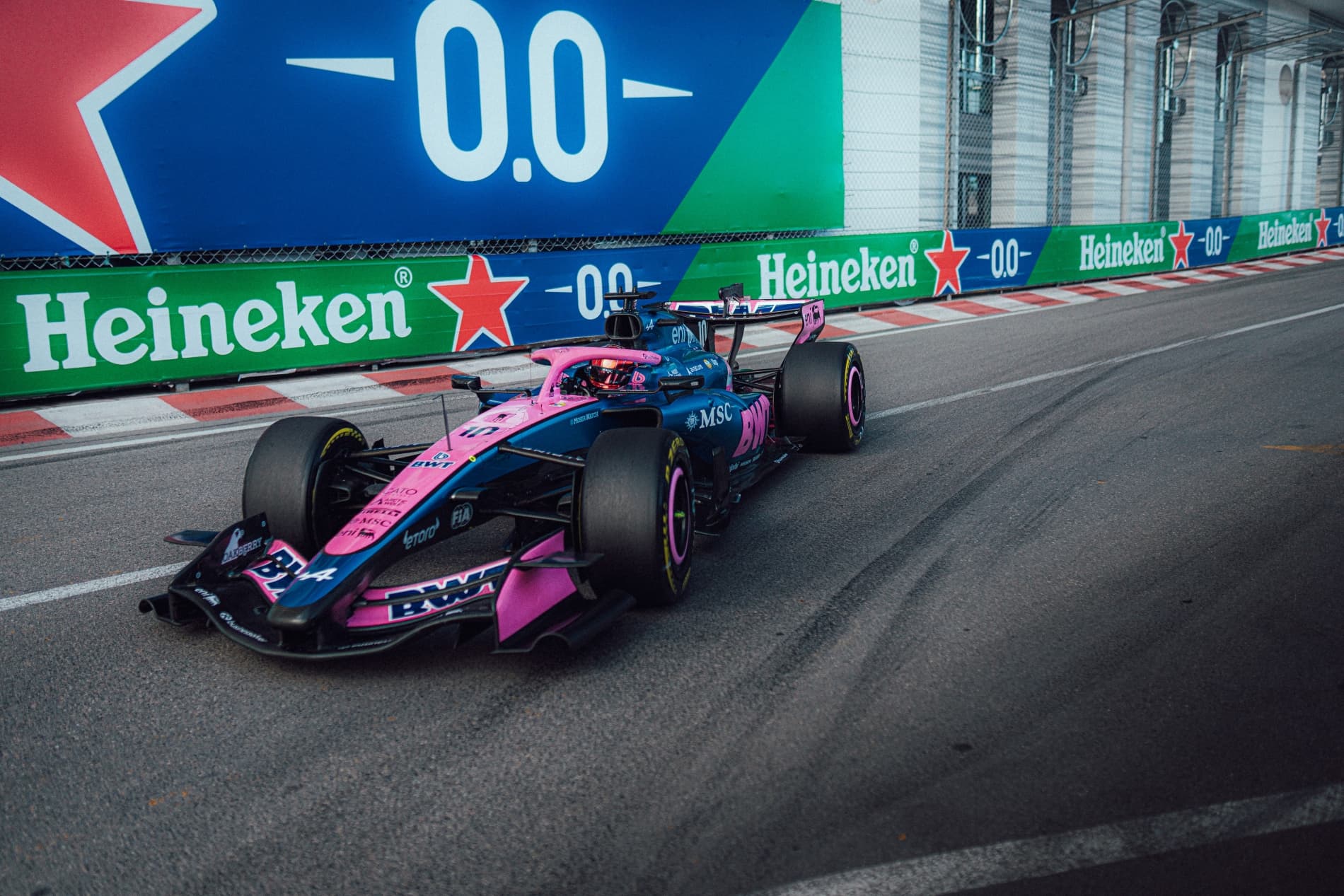 Red Bull и McLaren требуют вернуть штраф Гасли