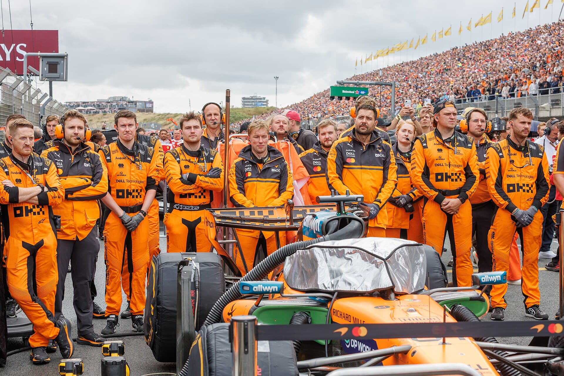 Болид McLaren MCL40, архивный кадр 2026-08-23. Архивное фото.