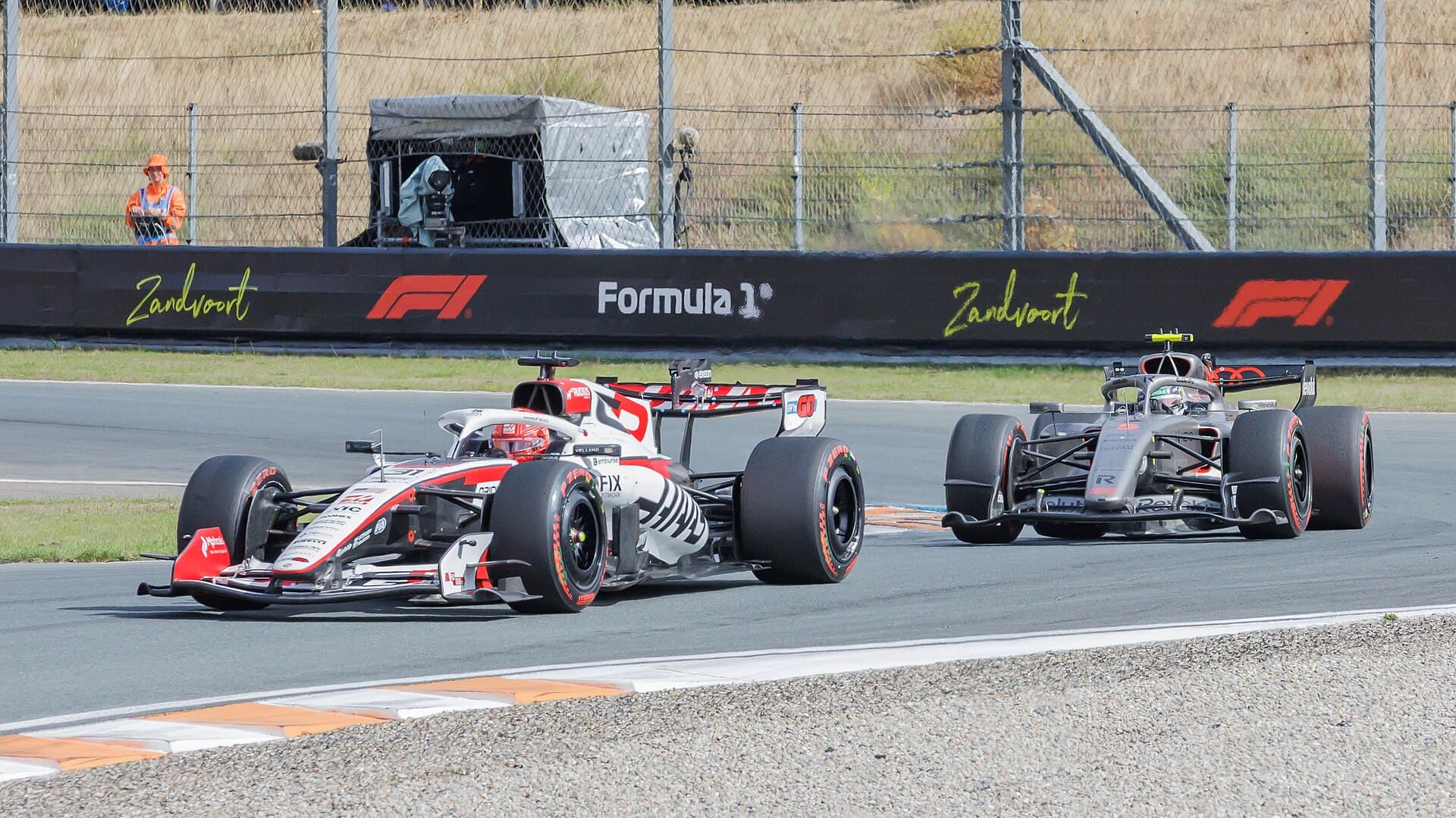 Болид команды haas, архивный кадр сезона-2026. Архивное фото.