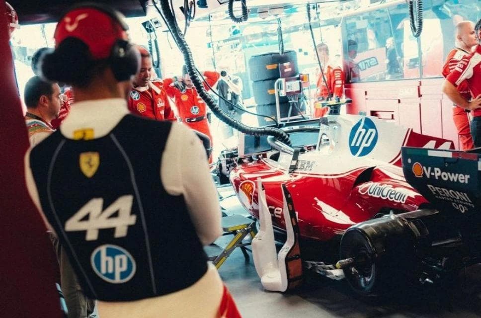 Формула-1: Брандл лично связался с Хорнером на фоне слухов о переходе в Ferrari
