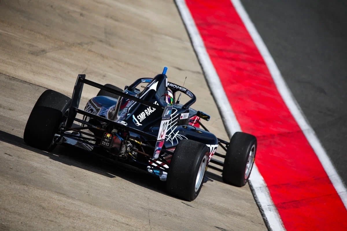 SMP F4: пилоты программы SMP Racing заняли все три места на подиуме в обеих гонках дня