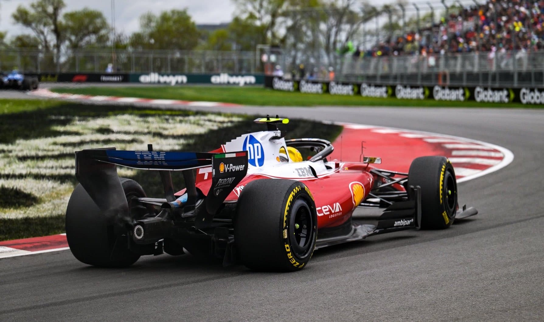Формула-1: Льюис Хэмилтон считает, что Ferrari может серьёзно прибавить за счёт работы с шинами Pirelli