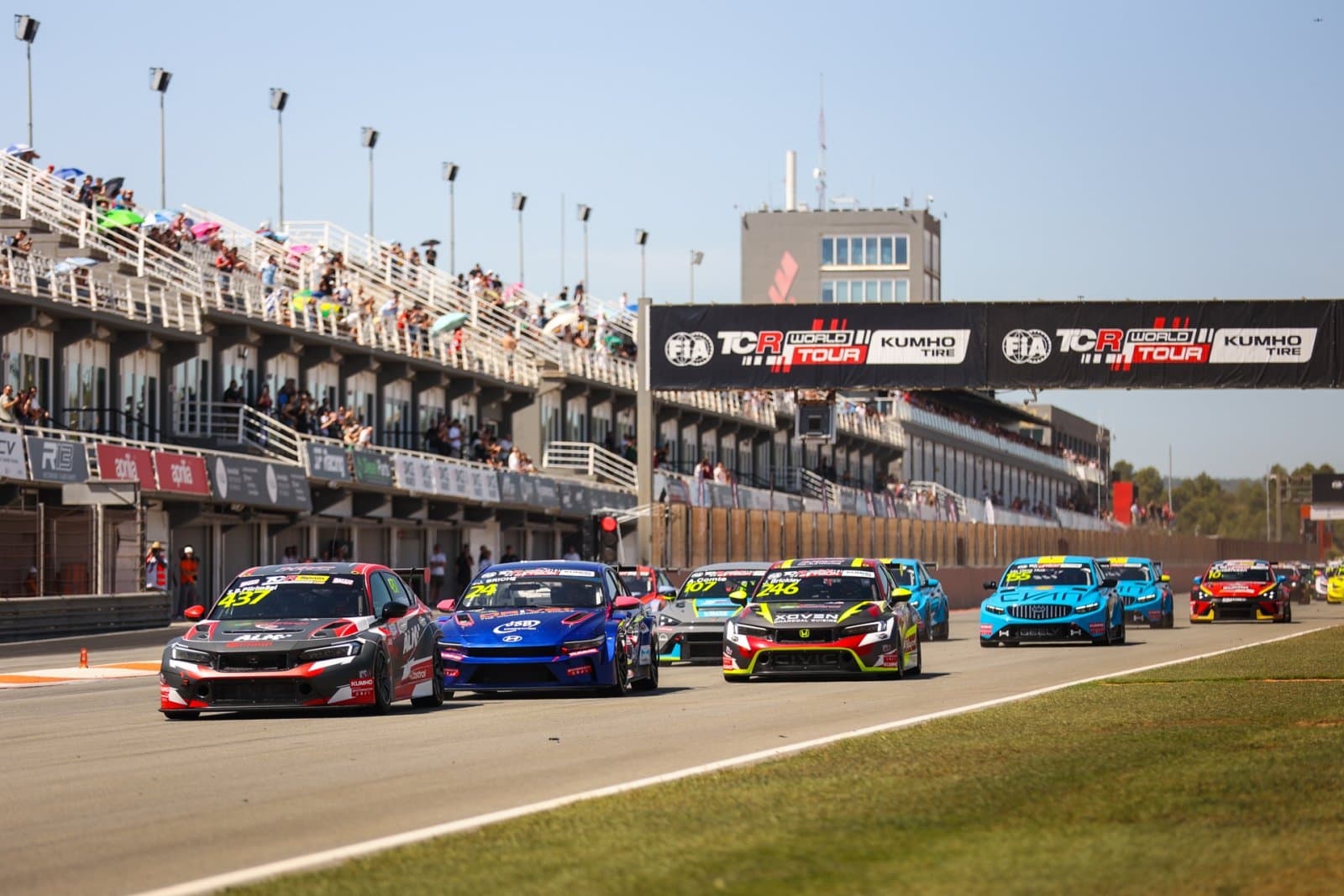 Три победы подряд на TCR World Tour в Испании