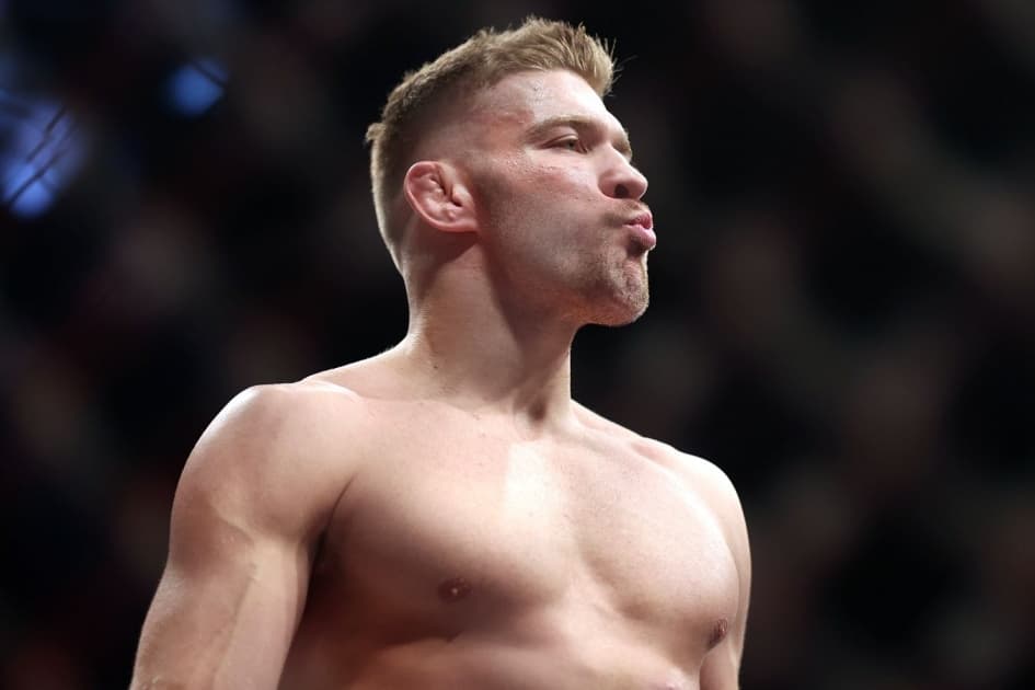 UFC + Формула-1: Дрикус дю Плесси хочет выпить пива с Максом Ферстаппеном