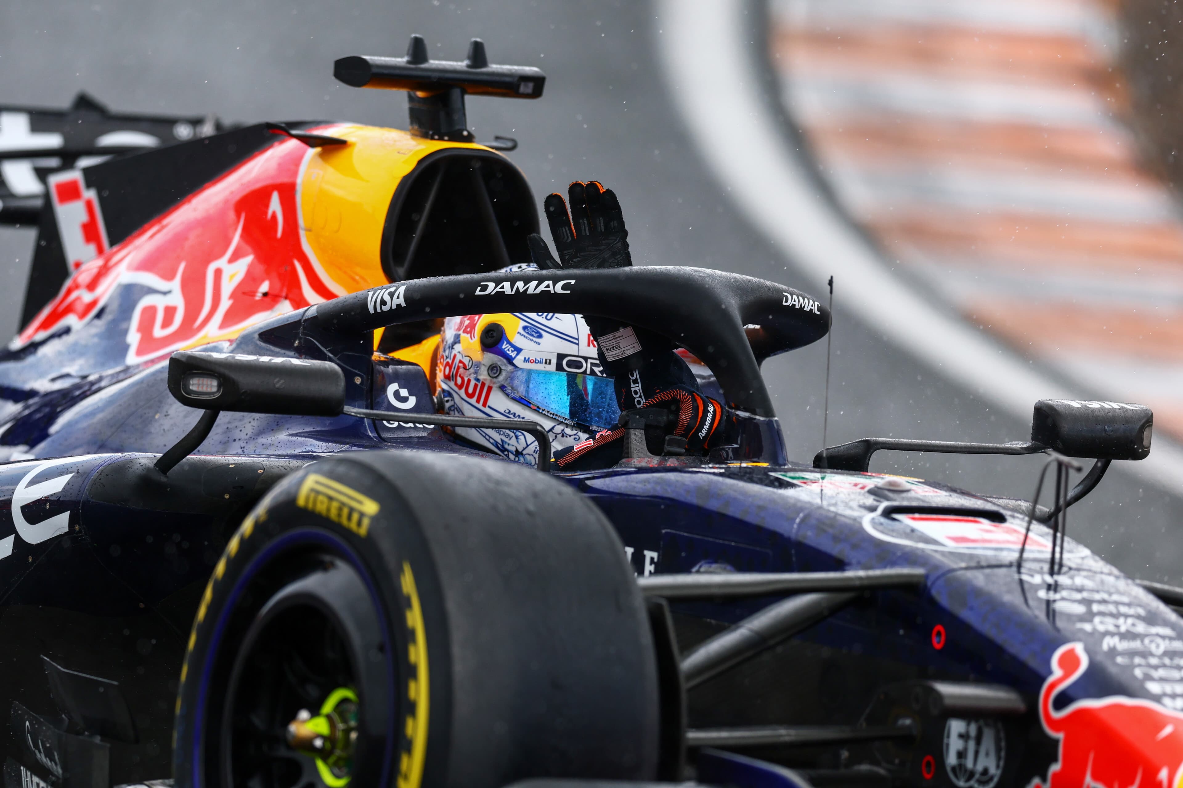 Менеджер Макса Ферстаппена намекнул на условие ухода из Red Bull Racing