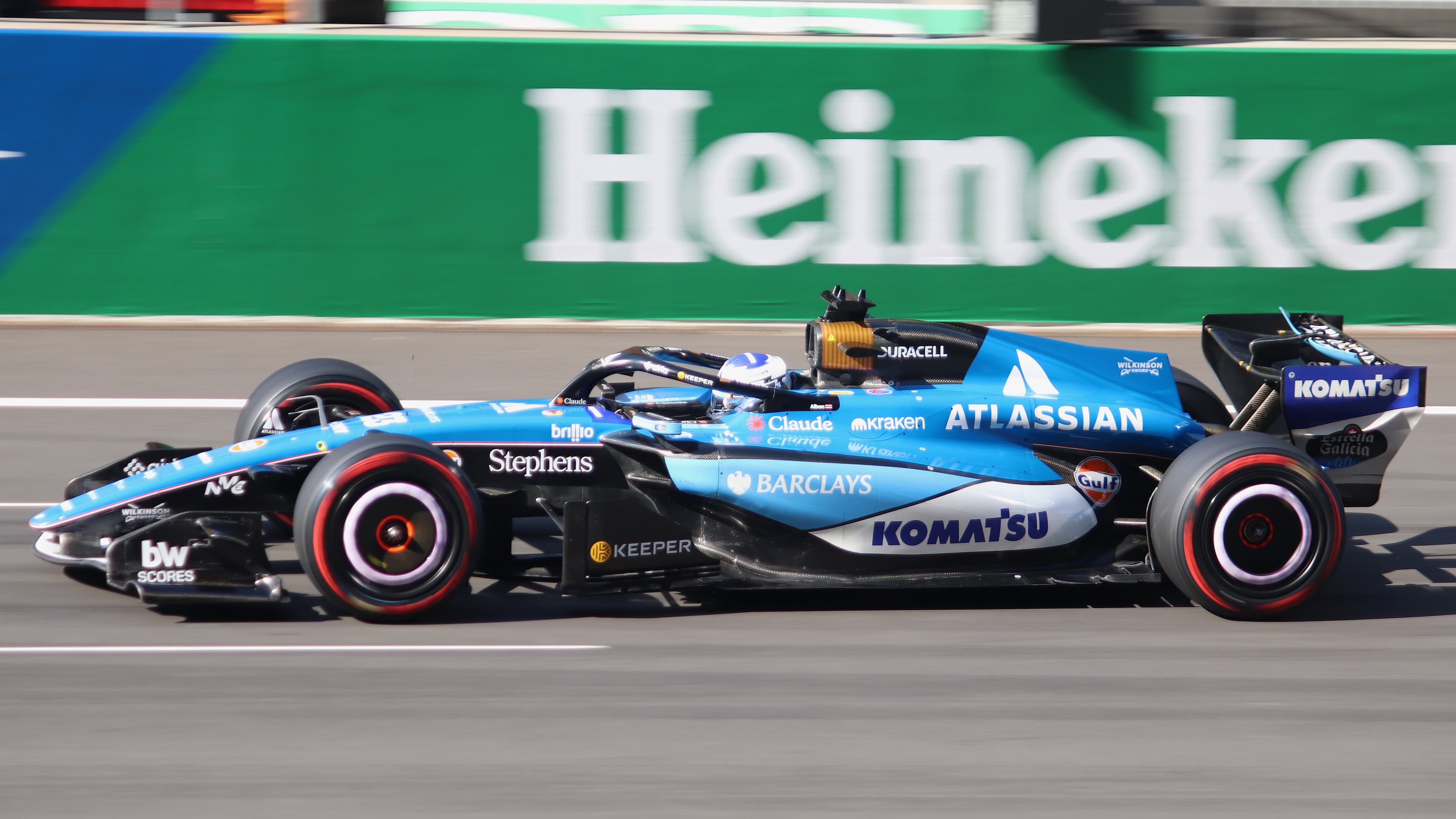 Алекс Албон за рулём Williams FW48, Гран-при Китая 2026 года. Архивное фото.