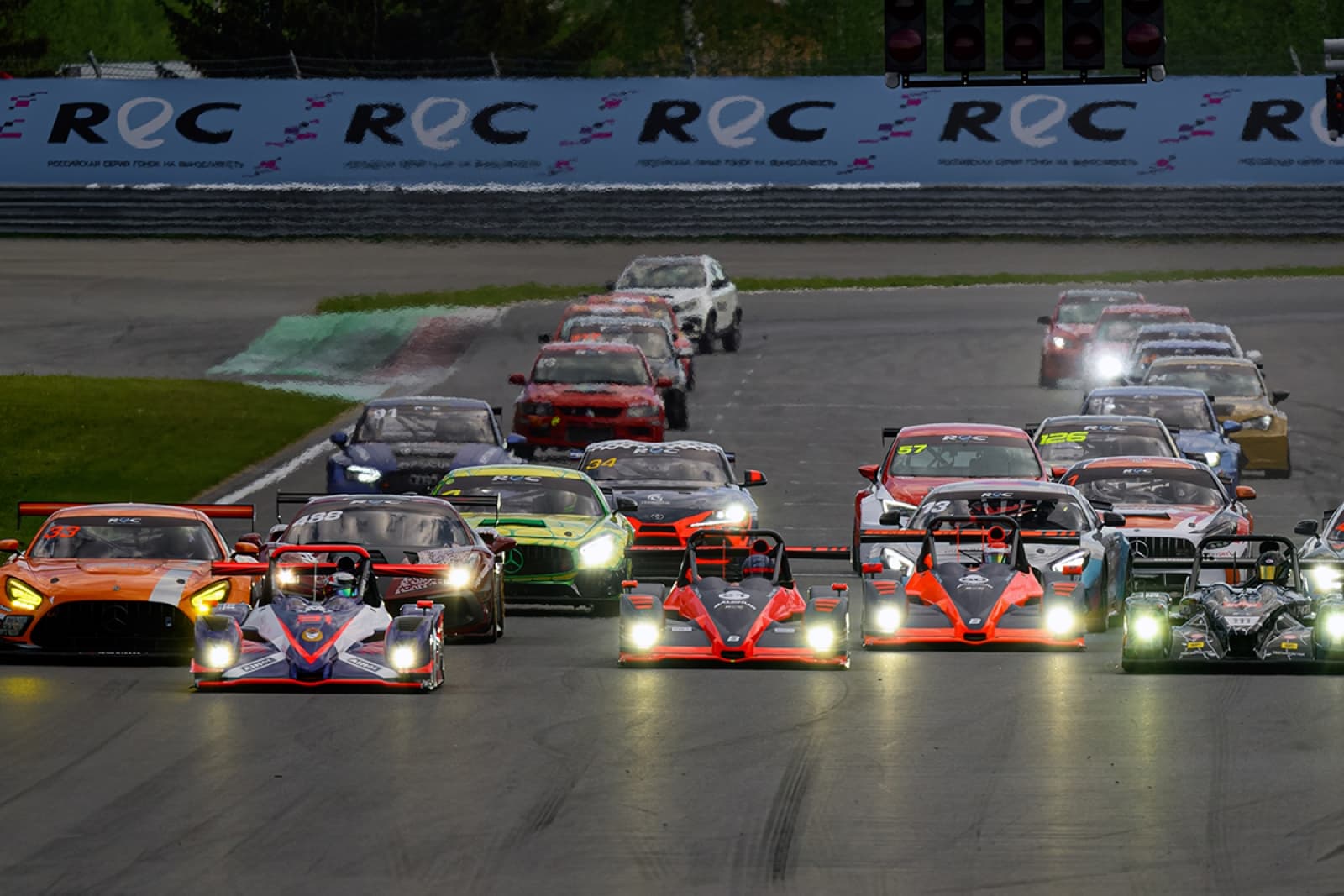 Пелотон REC на автодроме Moscow Raceway